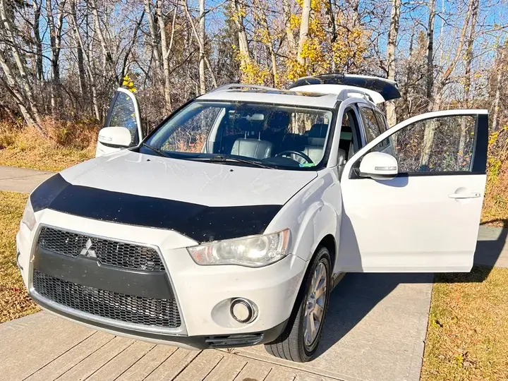Mitsubishi Outlander 2010 photo 2