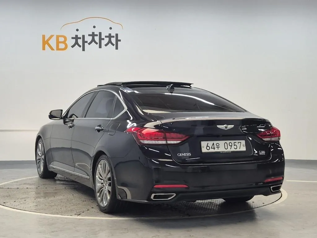 Hyundai Genesis 2016 photo 2