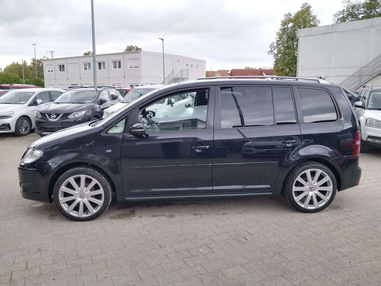 Volkswagen Touran 2010 photo 3