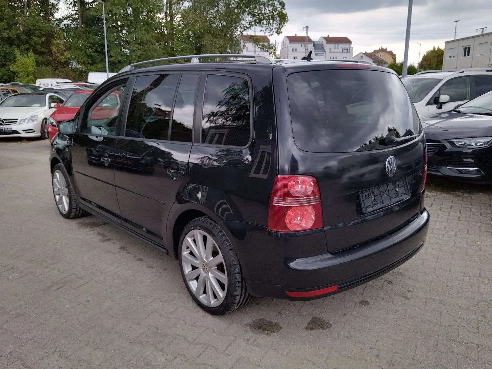 Volkswagen Touran 2010 photo 4