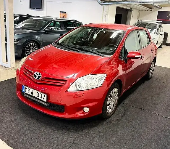 Toyota Auris 2011 photo 5