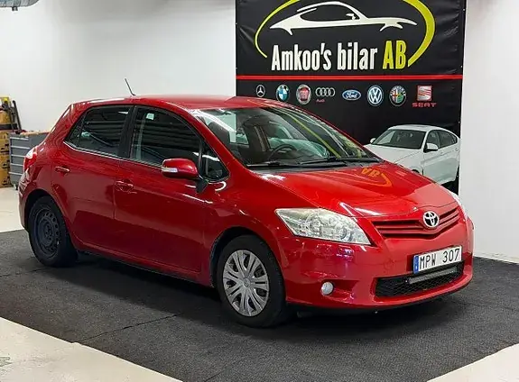 Toyota Auris 2011 photo 2