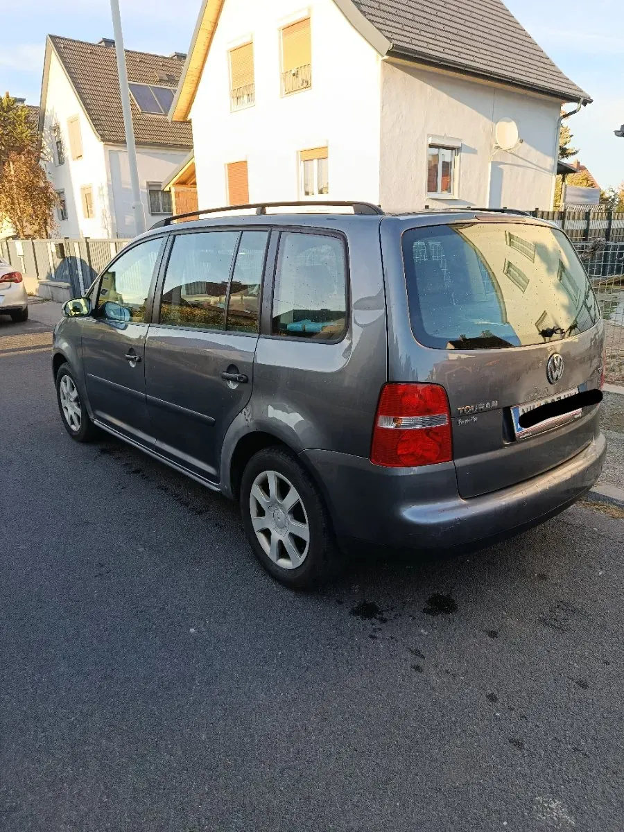 Volkswagen Touran 2006 photo 2