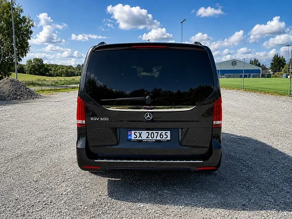 Mercedes-Benz Eqv300 2021 photo 5
