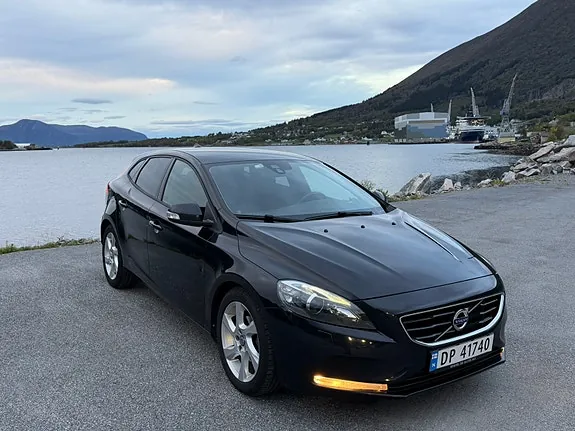 Volvo V40 2014 photo 2