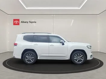 Toyota Land Cruiser 2024 photo 3