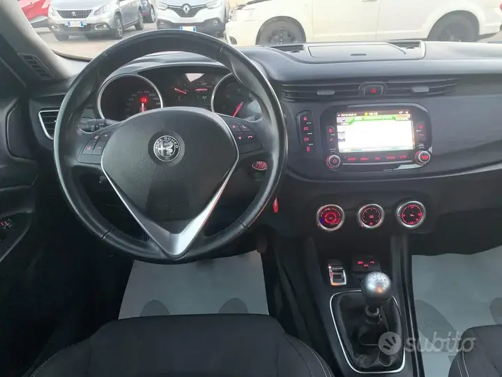 Alfa Romeo Giulietta 2017 photo 5