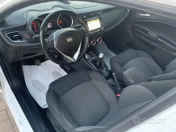 Alfa Romeo Giulietta 2017 photo 4