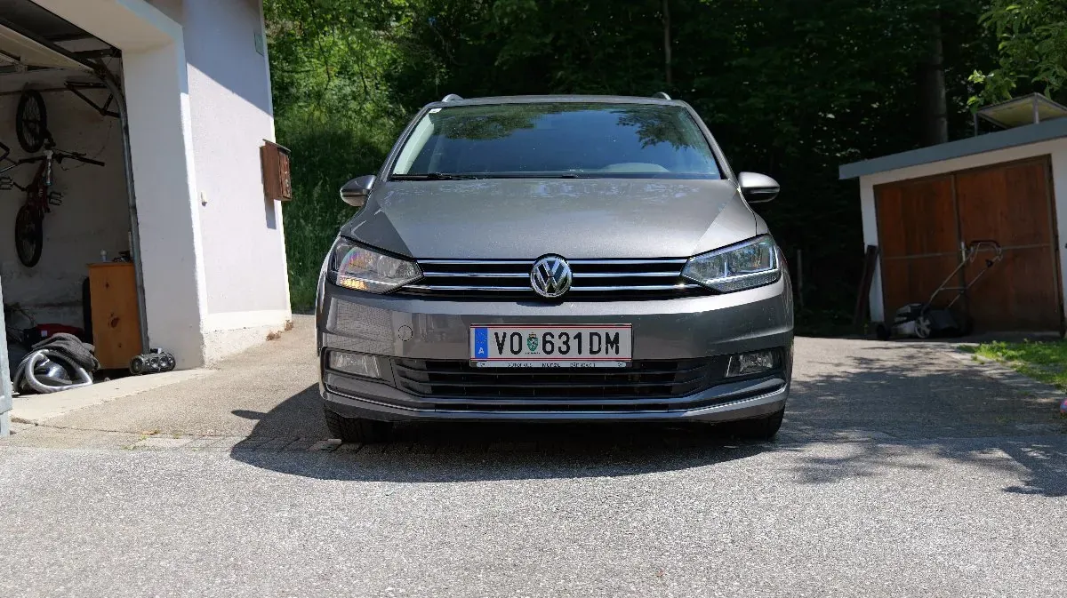 Volkswagen Touran 2015 photo 2