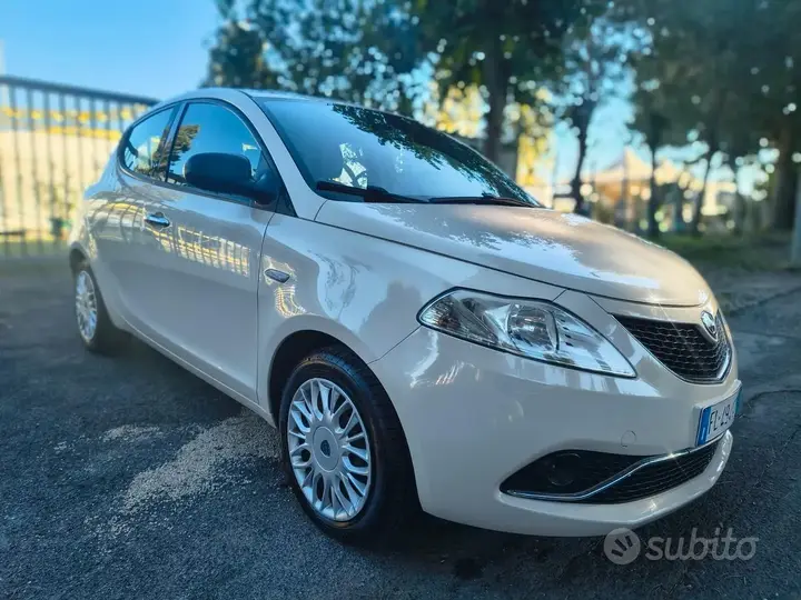Lancia Ypsilon