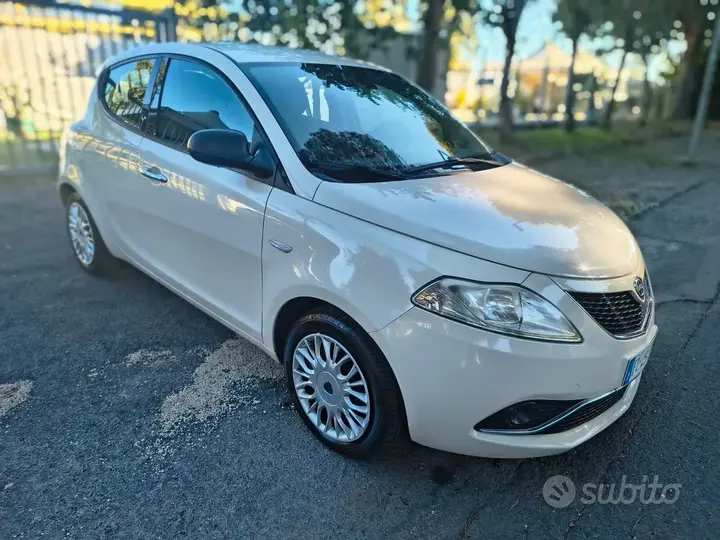 Lancia Ypsilon 2017 photo 2