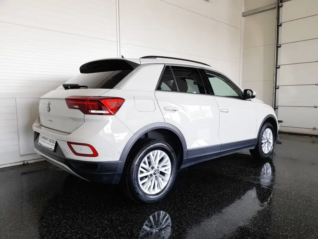 Volkswagen T-Roc 2023 photo 2