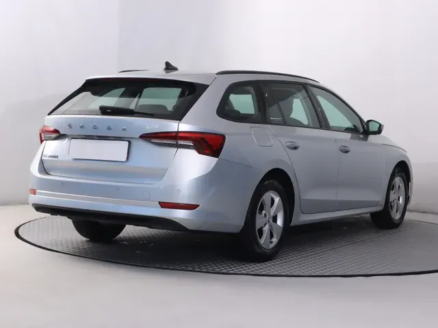 Skoda Octavia Combi 2023 photo 4