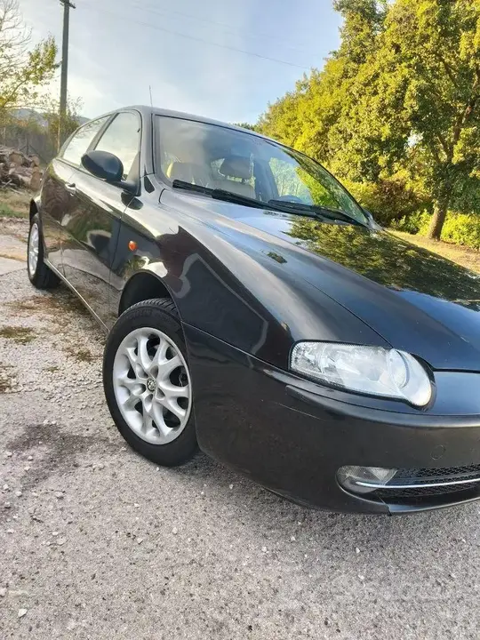 Alfa Romeo 147 2004 photo 2