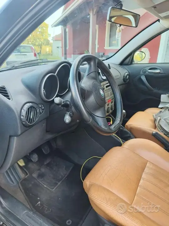 Alfa Romeo 147 2004 photo 4