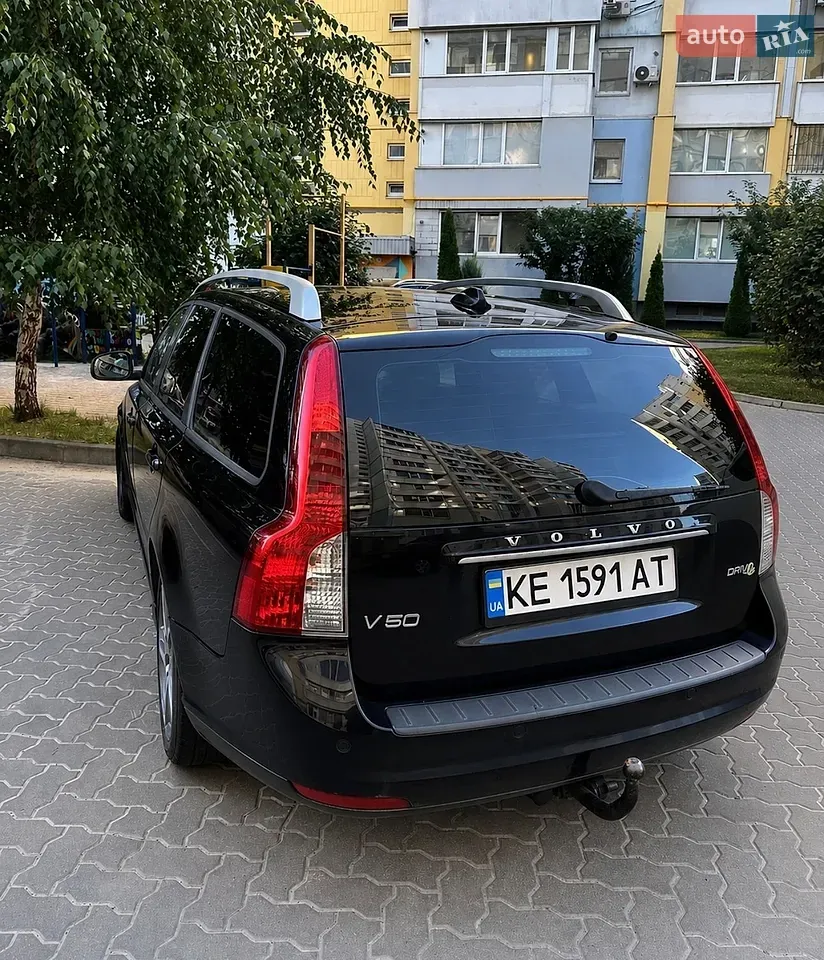 Volvo V50 2012 photo 2