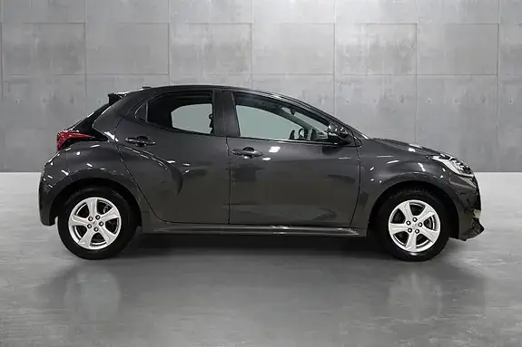 Toyota Yaris 2023 photo 2