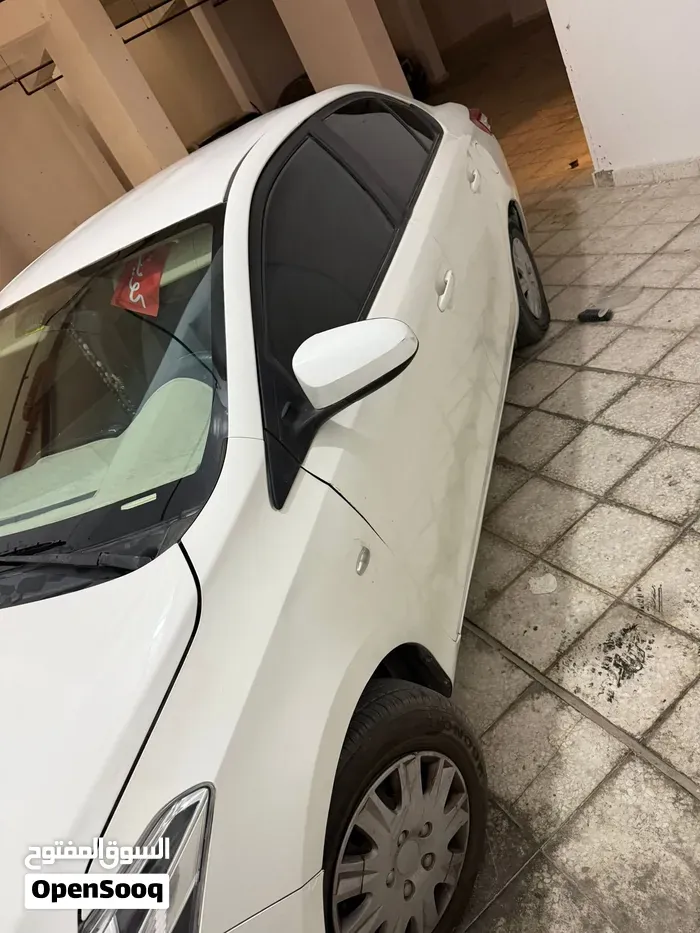 Toyota Yaris 2017 photo 2