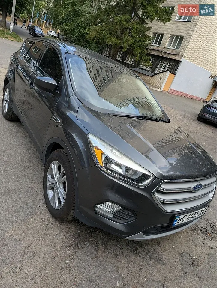 Ford Escape 2019 photo 2