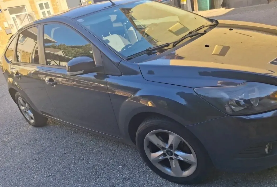 Ford Focus 2010 photo 2