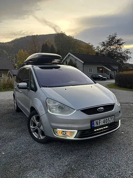 Ford Galaxy 2009 photo 4