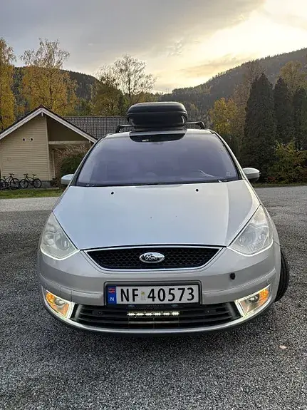 Ford Galaxy 2009 photo 2