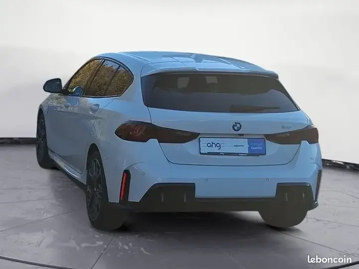 BMW 1 Series 2025 photo 5