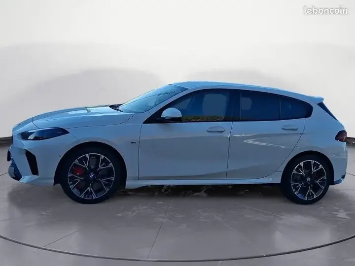 BMW 1 Series 2025 photo 4