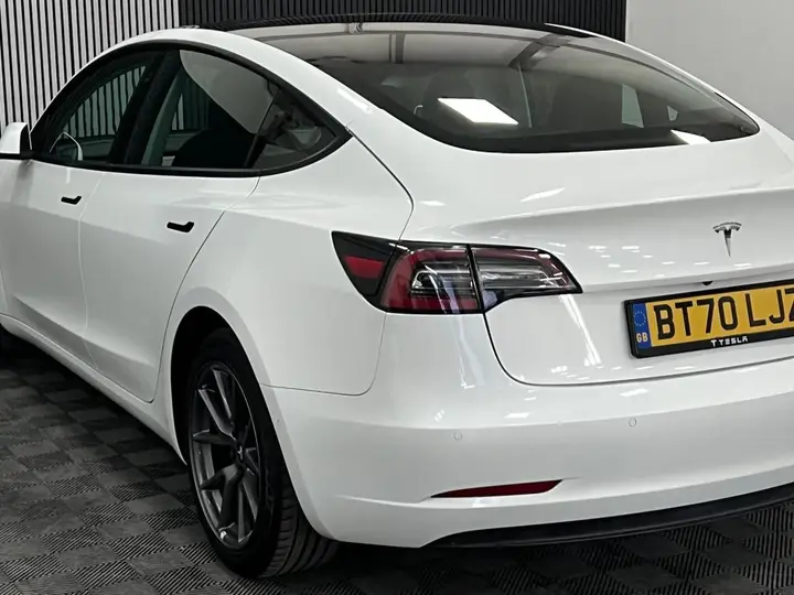 Tesla Model 3 2020 photo 4