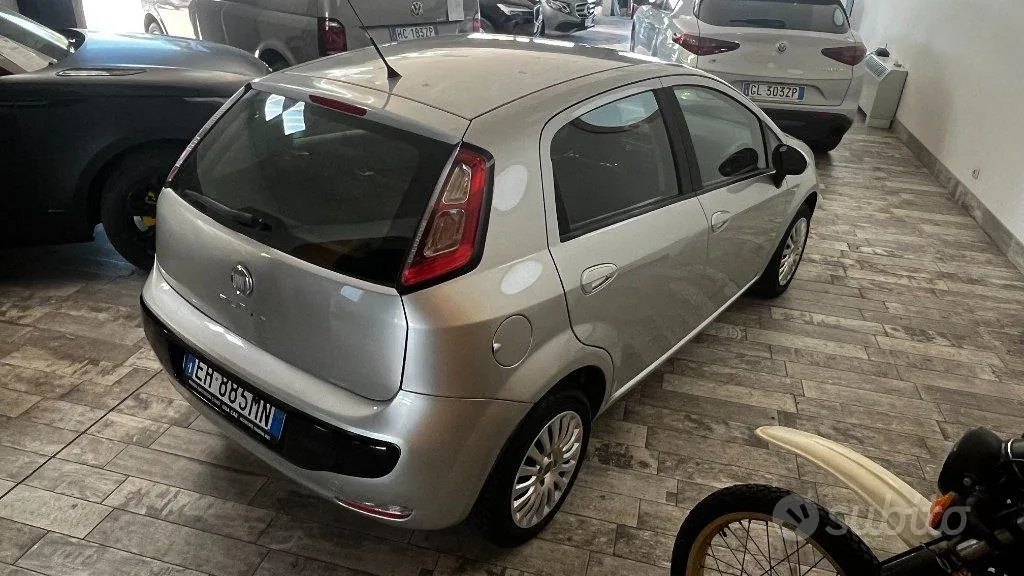 Fiat Grande Punto 2011 photo 5