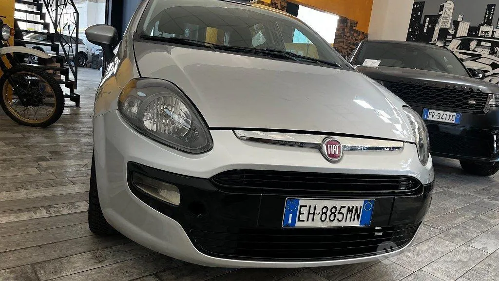 Fiat Grande Punto 2011 photo 2
