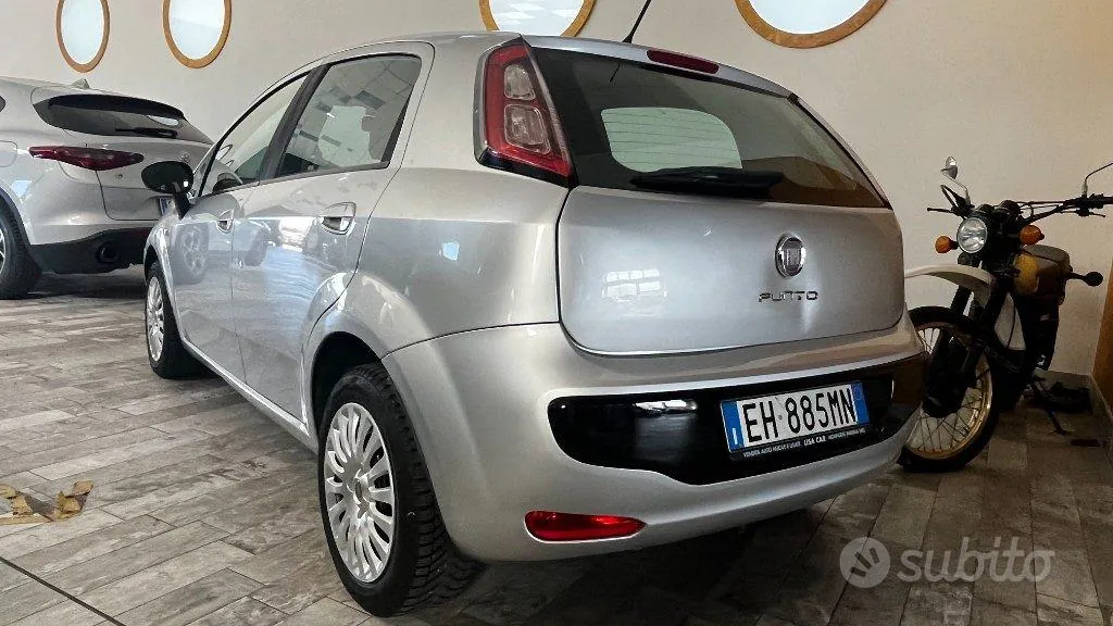 Fiat Grande Punto 2011 photo 4