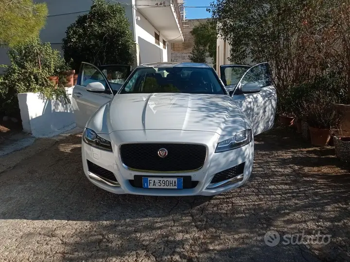 Jaguar Xf 2015 photo 2