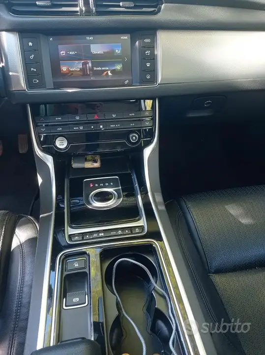 Jaguar Xf 2015 photo 4