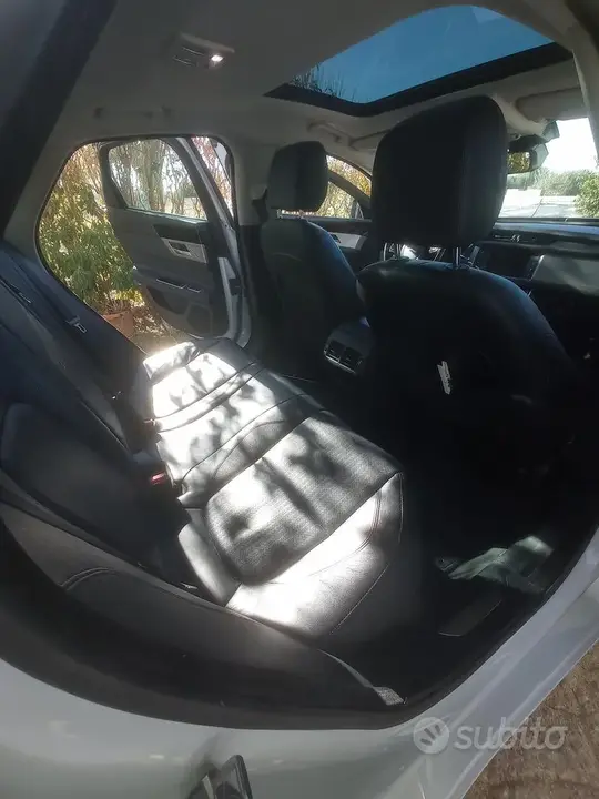 Jaguar Xf 2015 photo 3