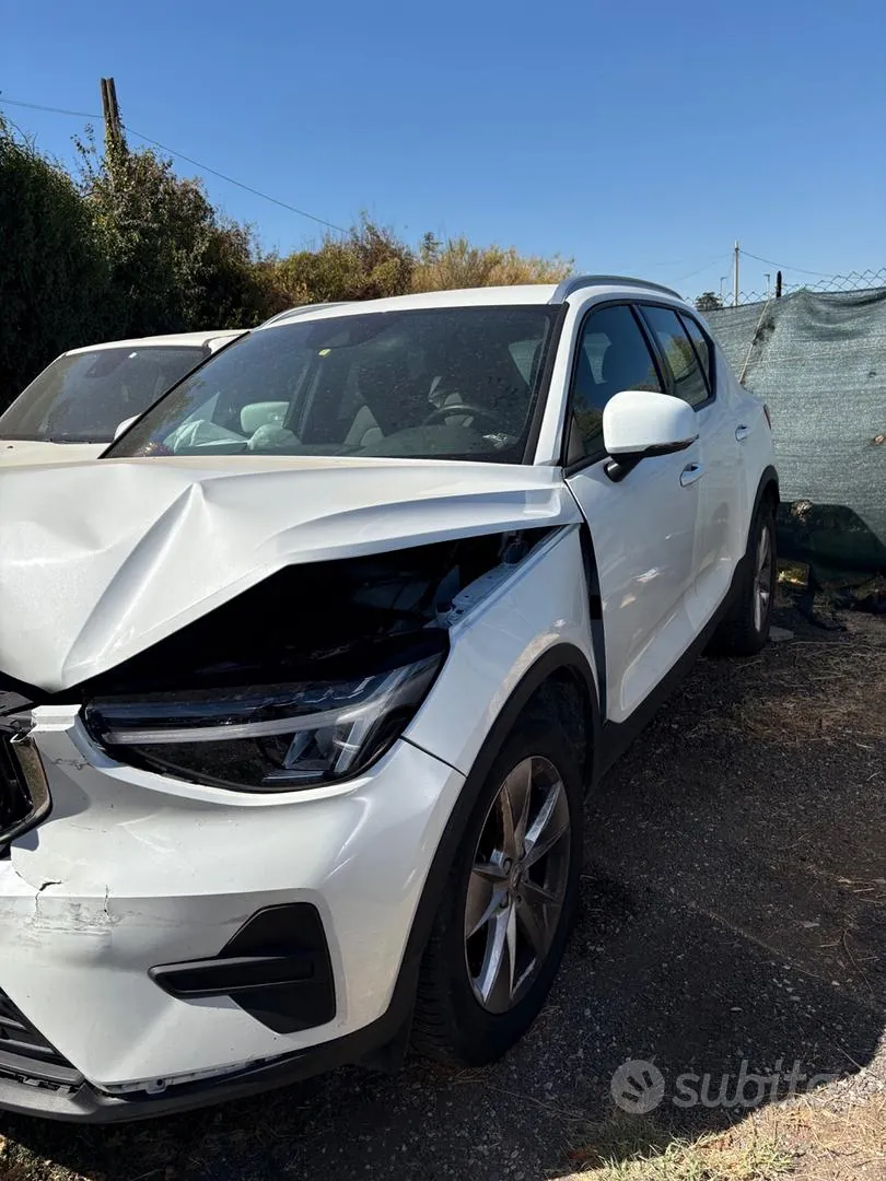 Volvo Xc40 2023 photo 2