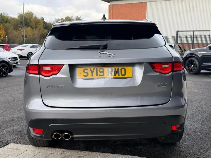 Jaguar F-Pace 2019 photo 3