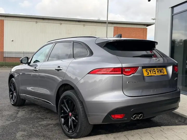 Jaguar F-Pace 2019 photo 2