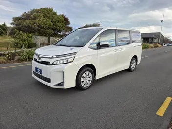 Toyota Voxy 2020 photo 4
