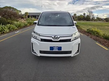 Toyota Voxy 2020 photo 3