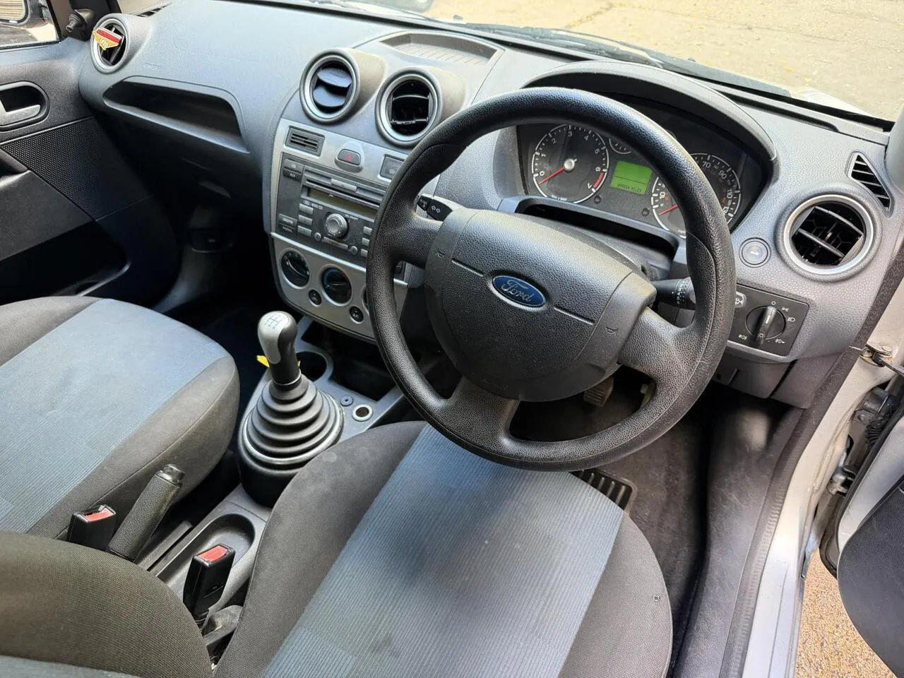 Ford Fiesta 2008 photo 2