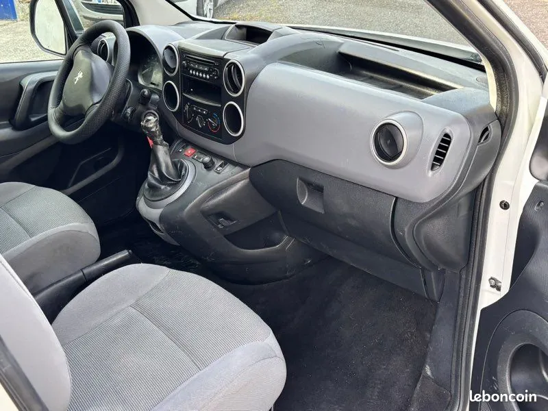 Peugeot Partner 2010 photo 2