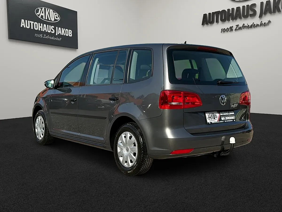 Volkswagen Touran 2011 photo 2