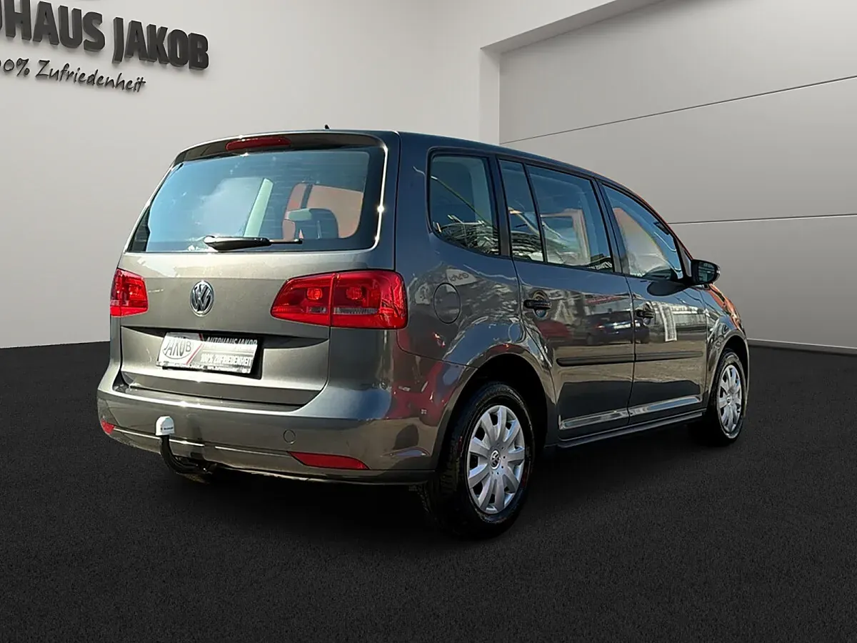 Volkswagen Touran 2011 photo 3
