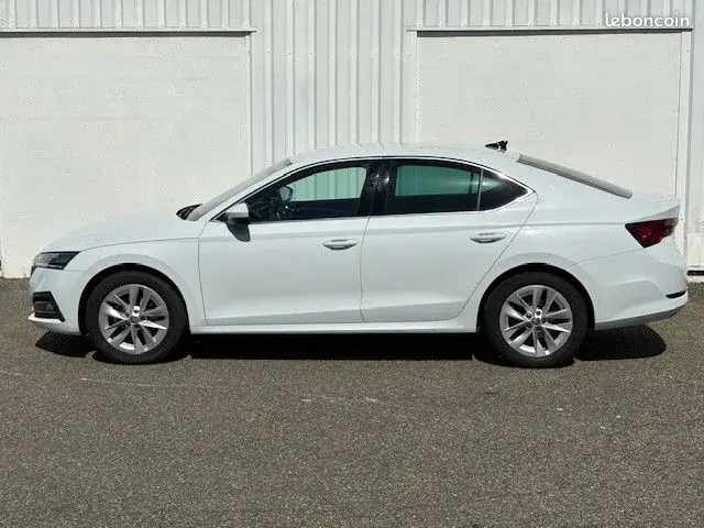 Skoda Octavia 2023 photo 2