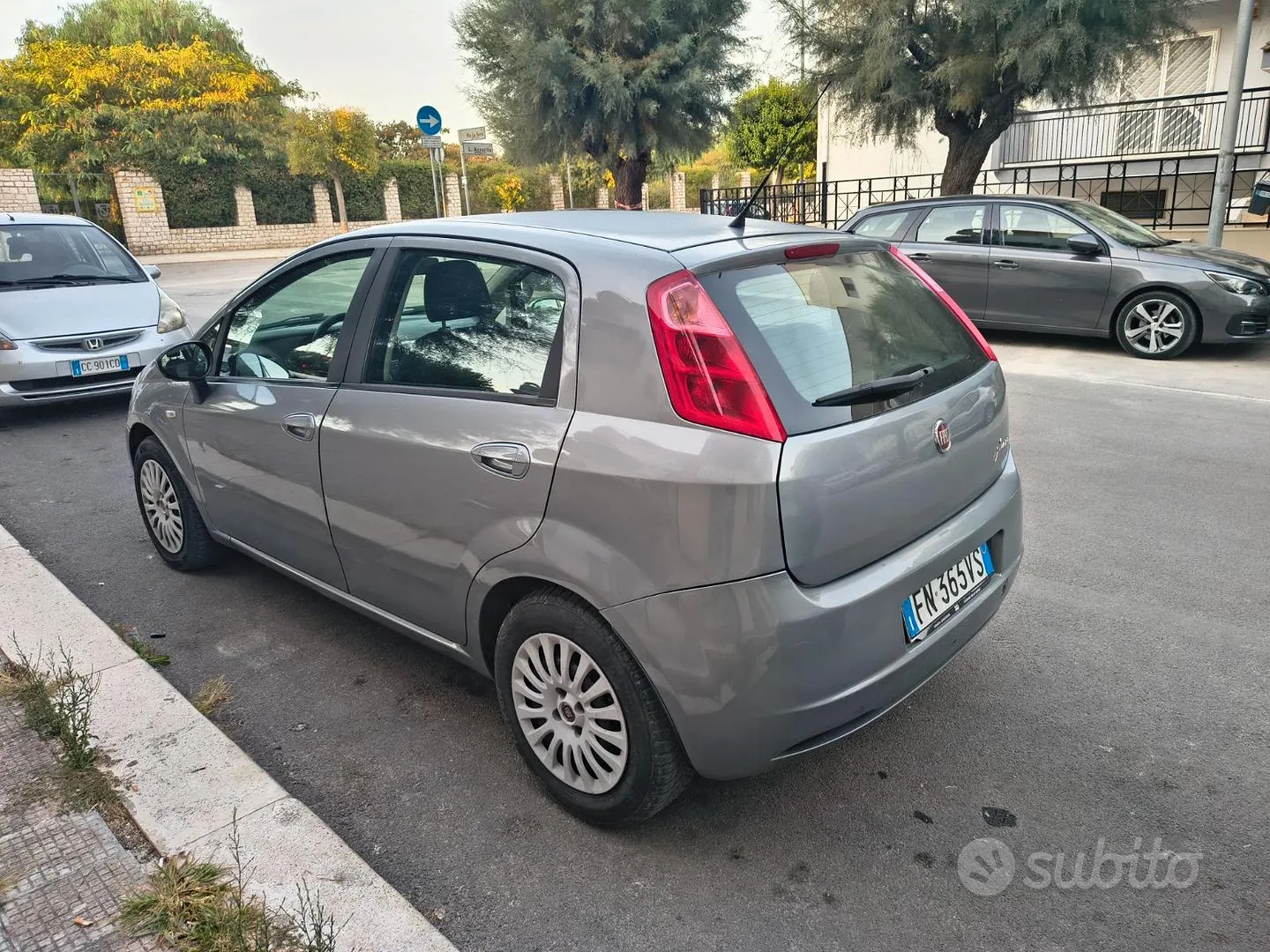 Fiat Grande Punto 2005 photo 2