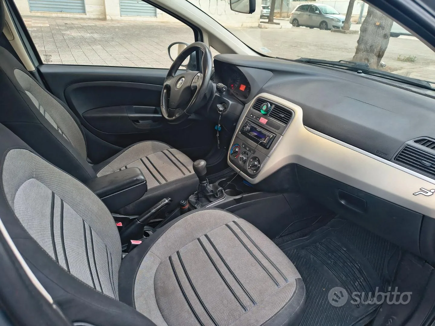 Fiat Grande Punto 2005 photo 4