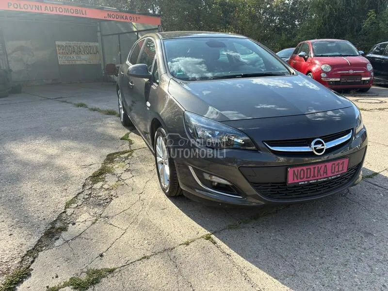 Opel Astra 2013 photo 2