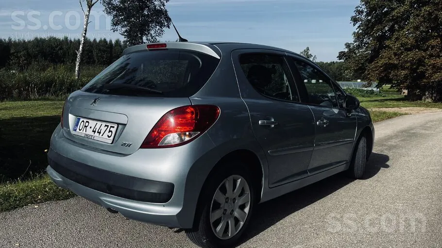Peugeot 207 2009 photo 2