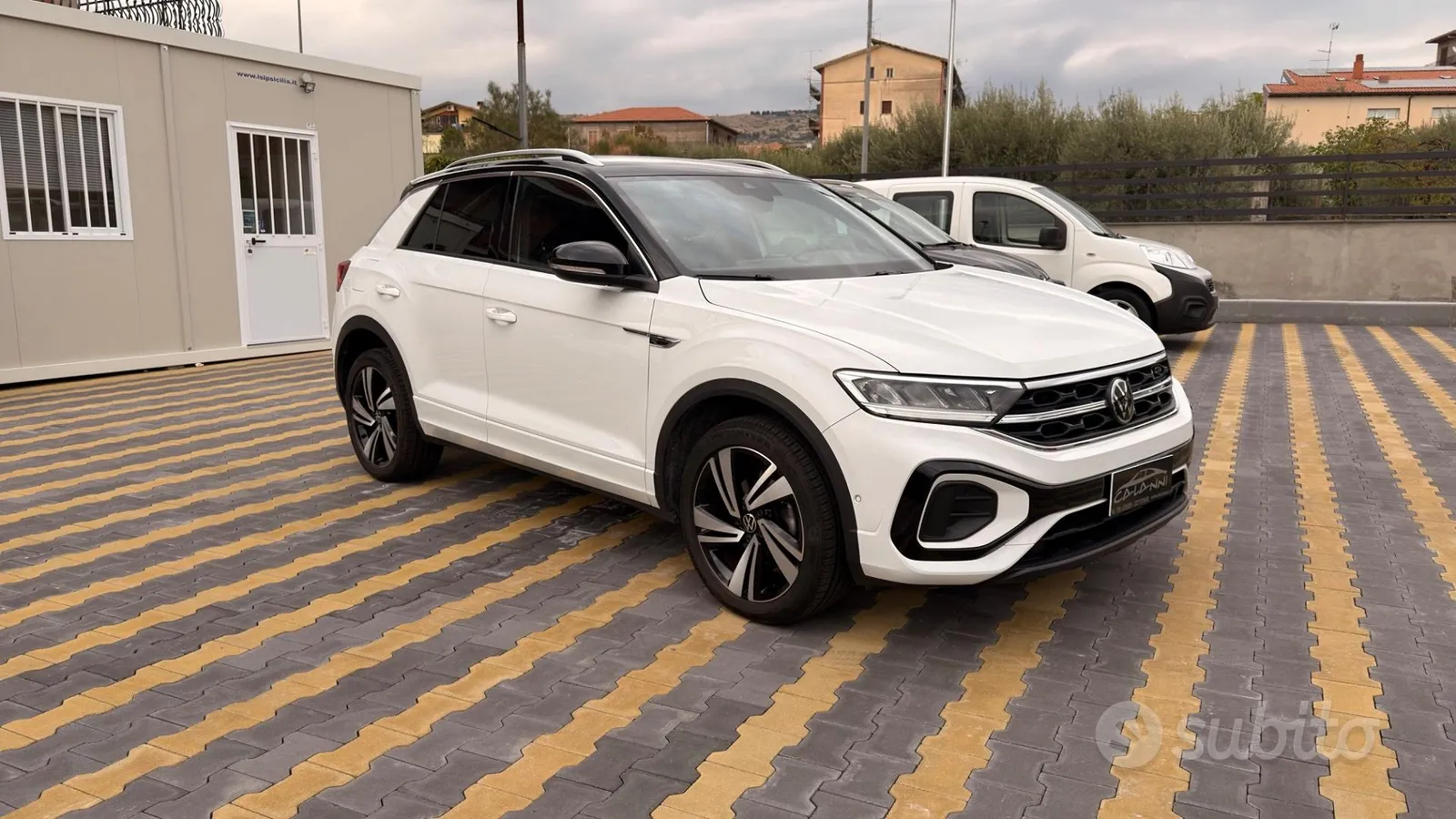 Volkswagen T-Roc 2023 photo 2